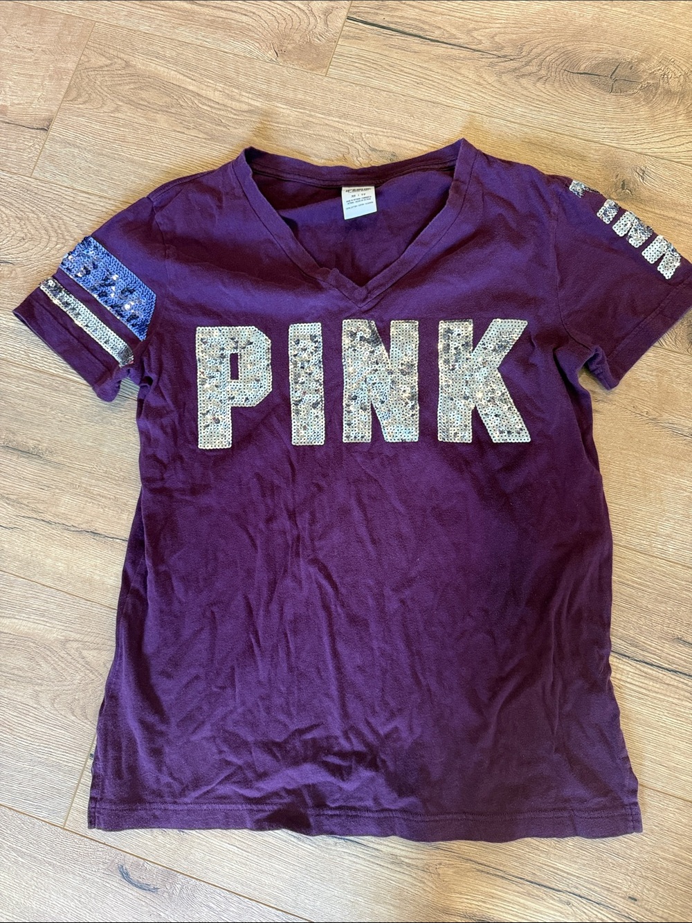 PINK Victoria's Secret Purple Sequin Logo V-Neck Tee xs vintage shirt maroon